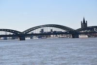Brücke über den Rheinfluss